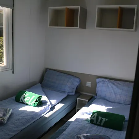 مكان تخييم Mobile Homes By Kelair At La Yole سان جان دي مونت